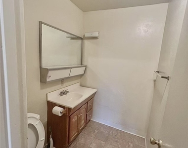 922 W Duarte Rd - Photo Thumbnail 14