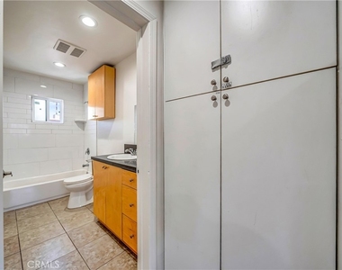 6735 Elmer Avenue - Photo Thumbnail 15