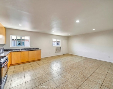 6735 Elmer Avenue - Photo Thumbnail 6