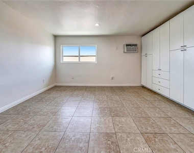 6735 Elmer Avenue - Photo Thumbnail 10