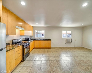 6735 Elmer Avenue - Photo Thumbnail 5