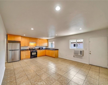 6735 Elmer Avenue - Photo Thumbnail 1