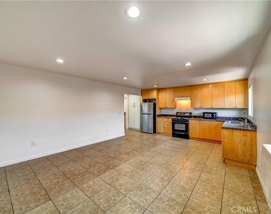 6735 Elmer Avenue - Photo Thumbnail 3