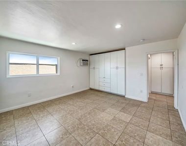 6735 Elmer Avenue - Photo Thumbnail 9