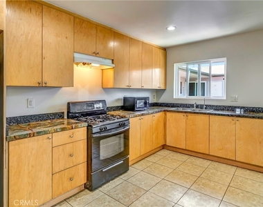 6735 Elmer Avenue - Photo Thumbnail 4