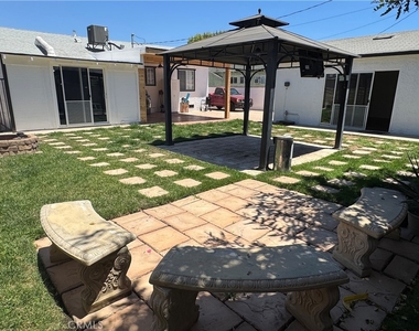8739 Tyrone Ave - Photo Thumbnail 37
