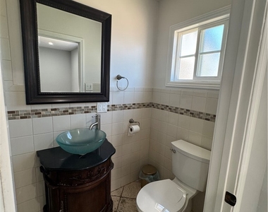 8739 Tyrone Ave - Photo Thumbnail 27