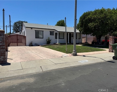 8739 Tyrone Ave - Photo Thumbnail 44