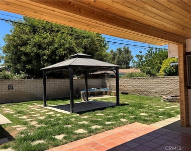 8739 Tyrone Ave - Photo Thumbnail 30