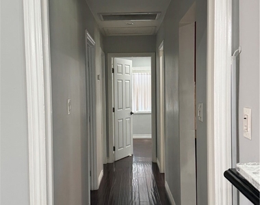 8739 Tyrone Ave - Photo Thumbnail 11