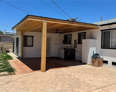 8739 Tyrone Ave - Photo Thumbnail 29