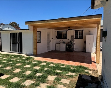 8739 Tyrone Ave - Photo Thumbnail 28