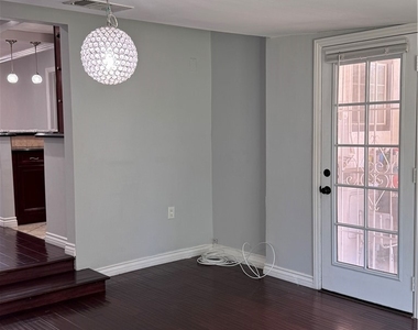 8739 Tyrone Ave - Photo Thumbnail 9