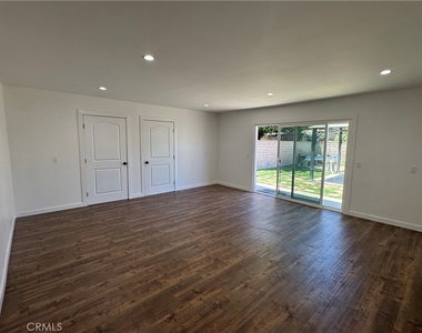 8739 Tyrone Ave - Photo Thumbnail 34