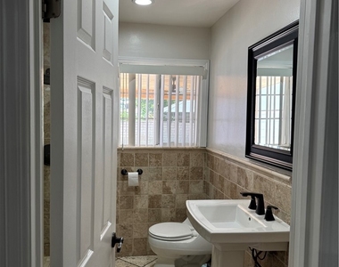 8739 Tyrone Ave - Photo Thumbnail 15
