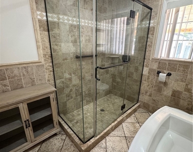 8739 Tyrone Ave - Photo Thumbnail 16