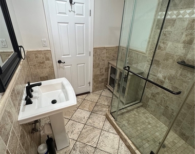 8739 Tyrone Ave - Photo Thumbnail 17