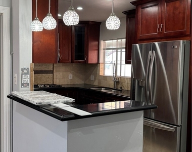 8739 Tyrone Ave - Photo Thumbnail 6