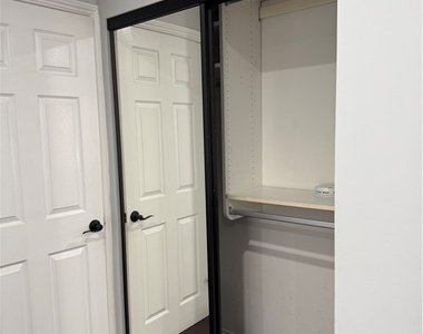8739 Tyrone Ave - Photo Thumbnail 24