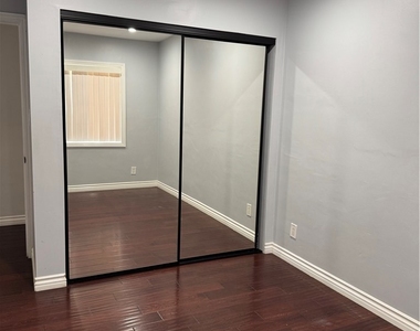 8739 Tyrone Ave - Photo Thumbnail 14