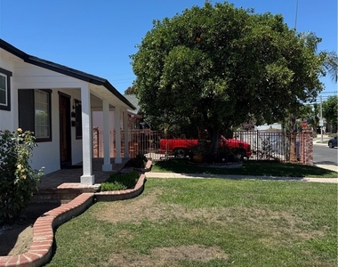 8739 Tyrone Ave - Photo Thumbnail 41