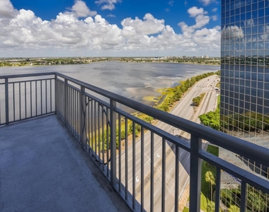 300 S Australian Avenue - Photo Thumbnail 9