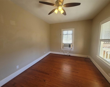 610 16th Street - Photo Thumbnail 3