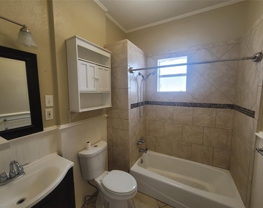 610 16th Street - Photo Thumbnail 4