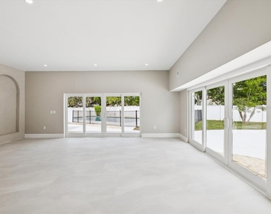 456 Gardenia Street - Photo Thumbnail 23