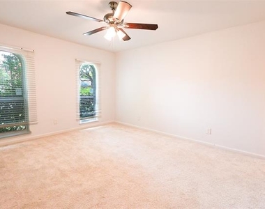 4222 Foliage Drive - Photo Thumbnail 9