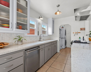 3429 Potomac Avenue - Photo Thumbnail 11