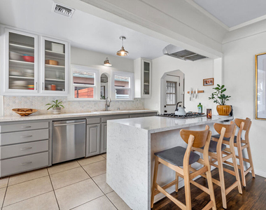 3429 Potomac Avenue - Photo Thumbnail 8
