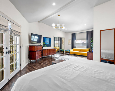 3429 Potomac Avenue - Photo Thumbnail 16