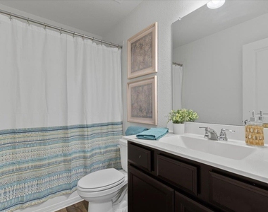 336 Wonderful Life Way - Photo Thumbnail 18