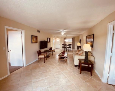 9420 S Hollybrook Lake Drive - Photo Thumbnail 7