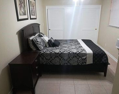 9420 S Hollybrook Lake Drive - Photo Thumbnail 4