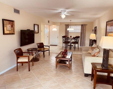 9420 S Hollybrook Lake Drive - Photo Thumbnail 6
