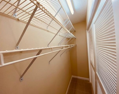 9420 S Hollybrook Lake Drive - Photo Thumbnail 11