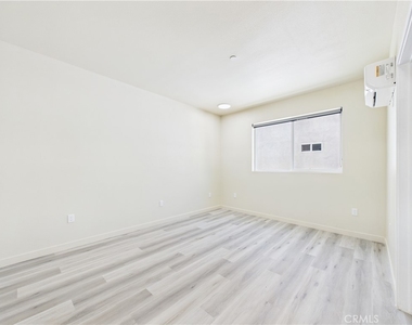 8457 Langdon - Photo Thumbnail 15