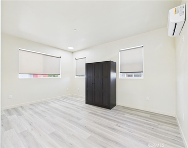 8457 Langdon - Photo Thumbnail 2