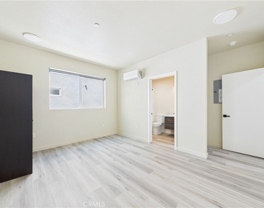 8457 Langdon - Photo Thumbnail 7