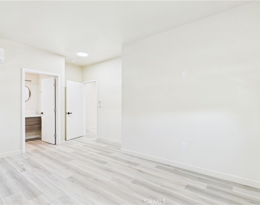 8457 Langdon - Photo Thumbnail 3