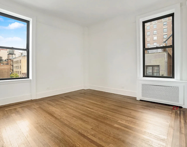 72nd Street & Broadway - Photo Thumbnail 4