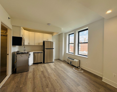 45 West 81st Street - Photo Thumbnail 3