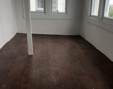511 Laurelton Boulevard - Photo Thumbnail 8