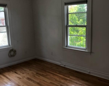 511 Laurelton Boulevard - Photo Thumbnail 6