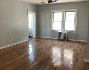 511 Laurelton Boulevard - Photo Thumbnail 4