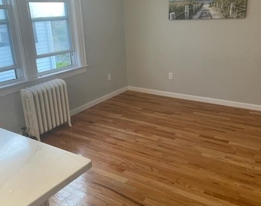 511 Laurelton Boulevard - Photo Thumbnail 11