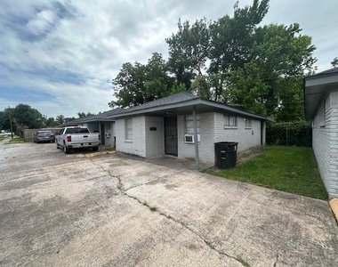 4701 Hoffman Street - Photo Thumbnail 3