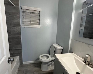 4701 Hoffman Street - Photo Thumbnail 5